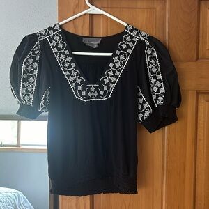 Embroidered summer top. New without tags. sz XS